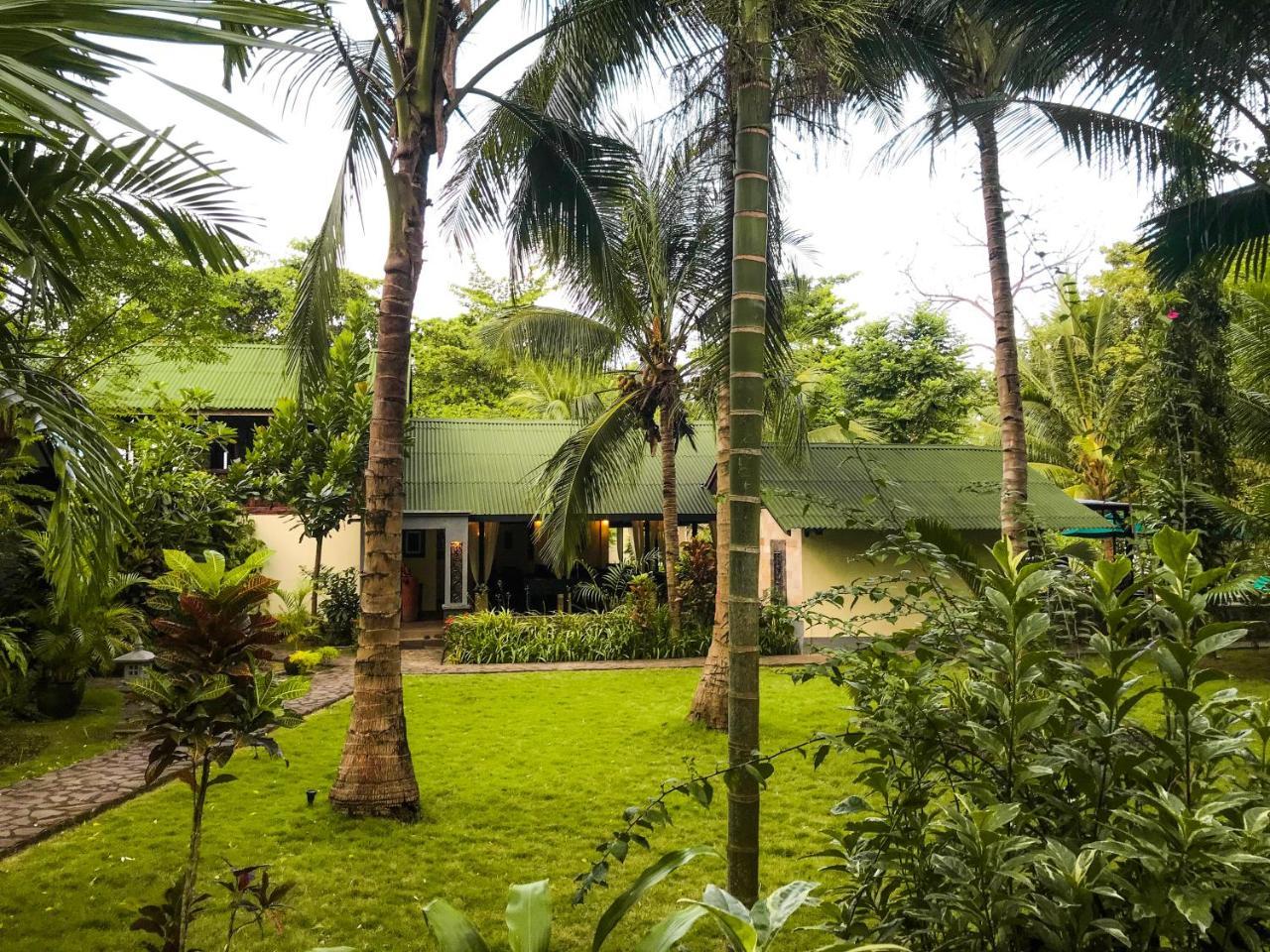 The Village Bunaken Exteriör bild